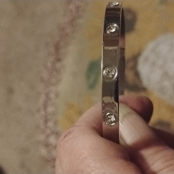 None Jewelry - Elegant Silver Bracelet with Crystal Accents